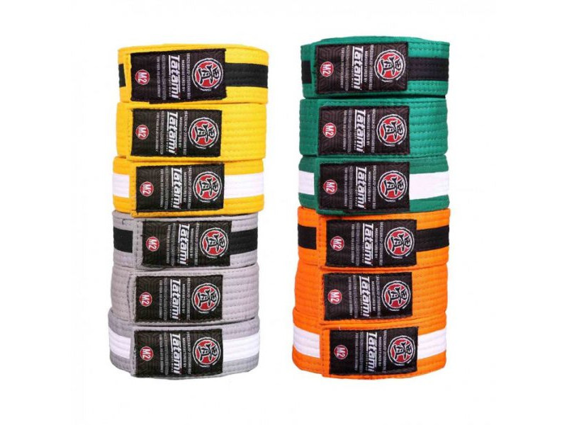 Sammenrullede BJJ-belter for barn i ulike farger